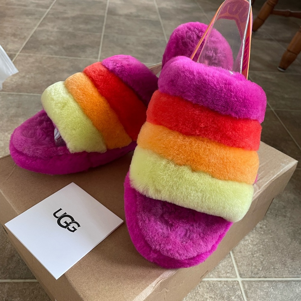 UGG FLUFFY